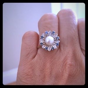 Pearl and sapphire ring, 14k white gold